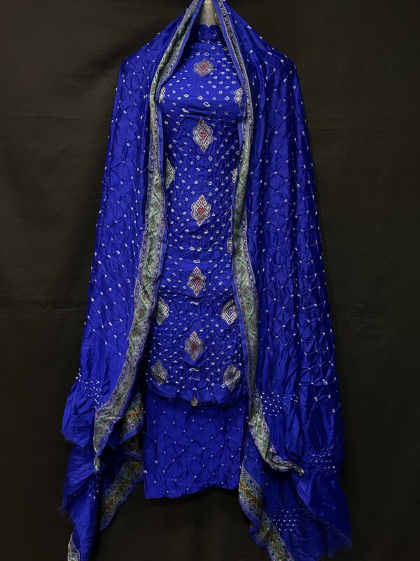 Mina kari Bandhej suit