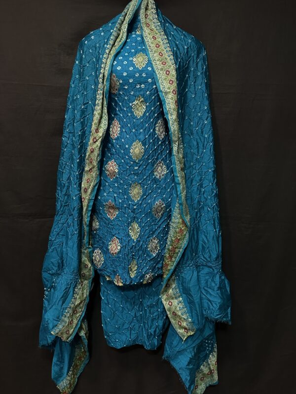 Mina kari Bandhej suit
