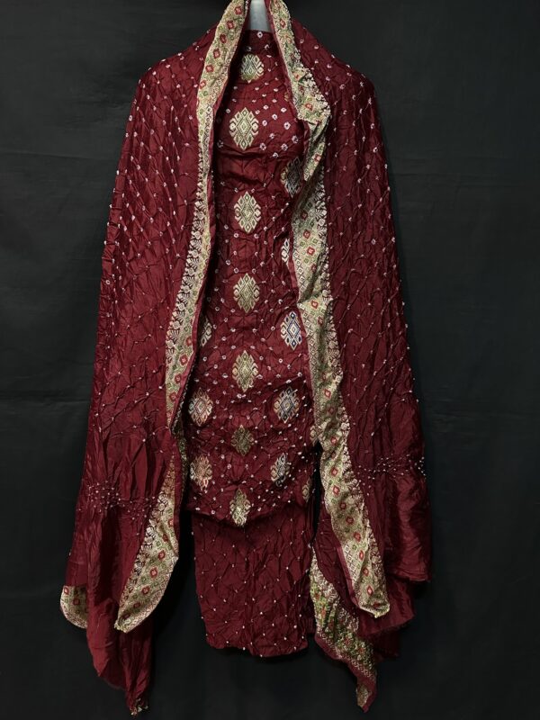 Mina kari Bandhej suit