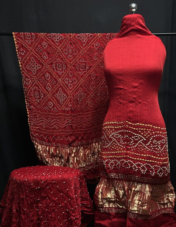 Modal 3 piece Bandhej suit