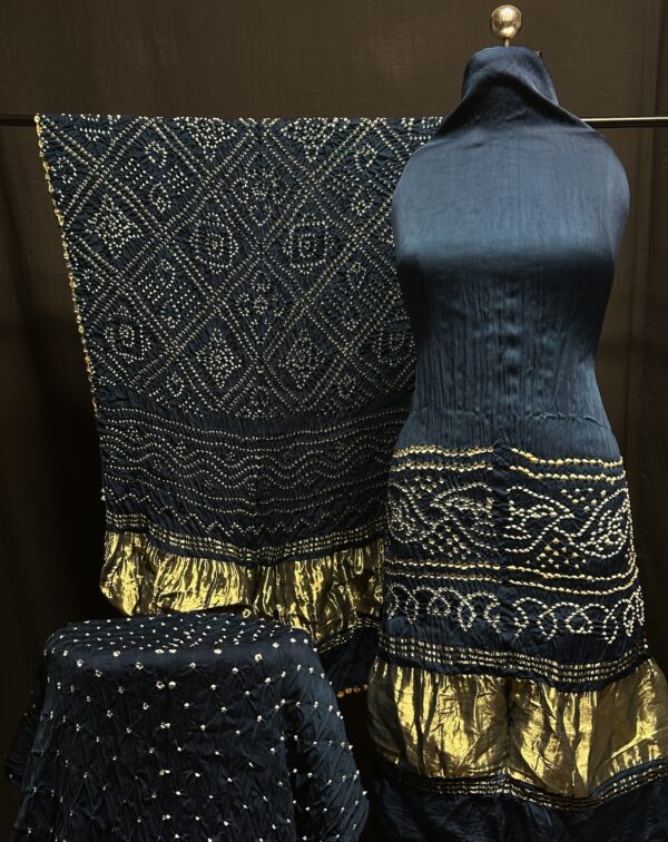 Modal 3 piece Bandhej suit